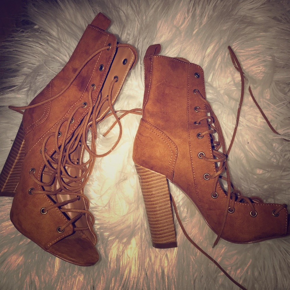 Tie up suade heels